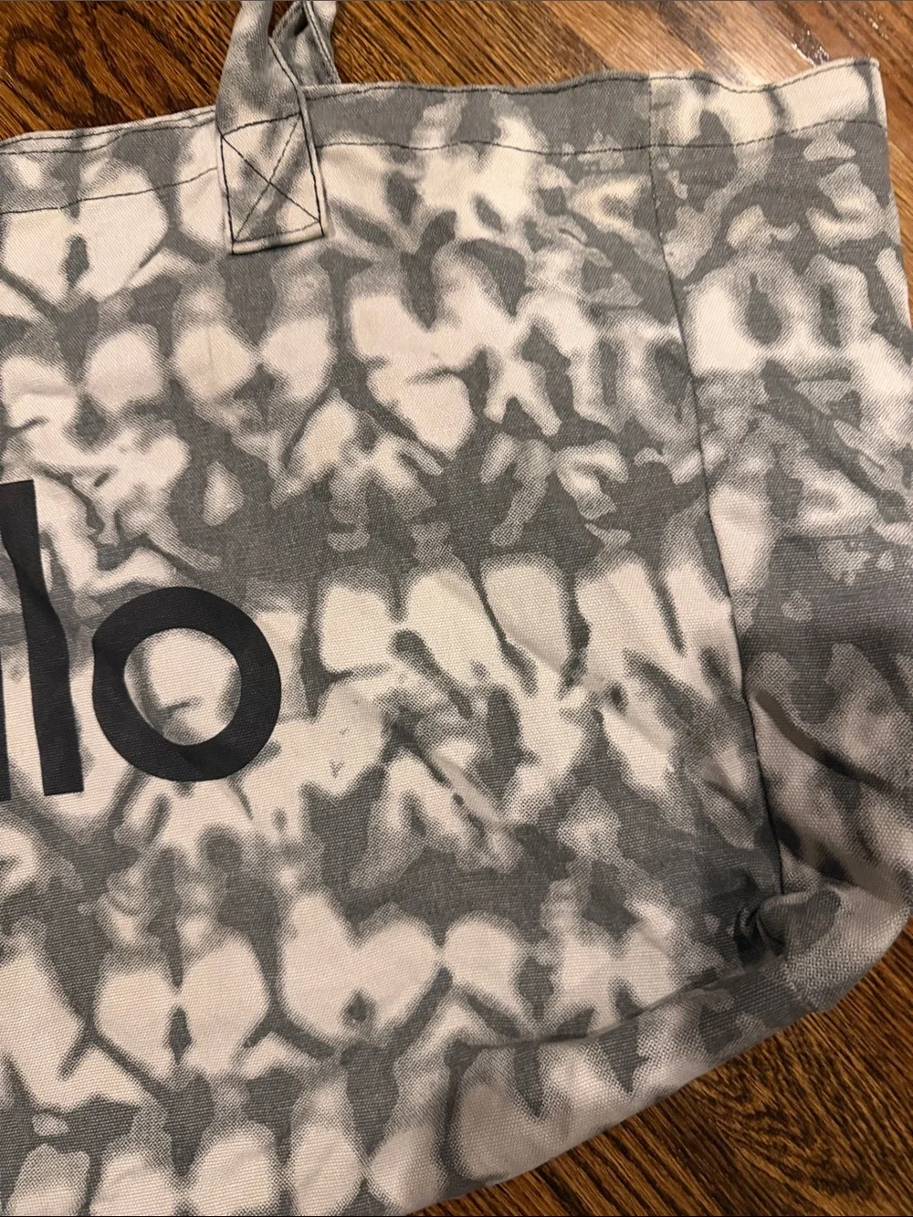 ALO Yoga Gray and White Tie-Dye Canvas Tote
